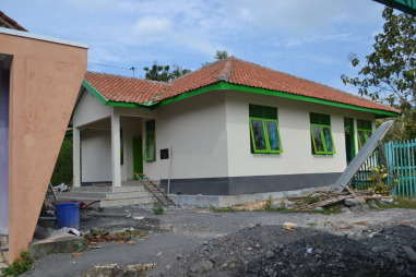2013 - Playen - slaapgebouw bij bestaand weeshuis